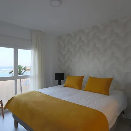 Frente A La Playa De Canteras S2 *